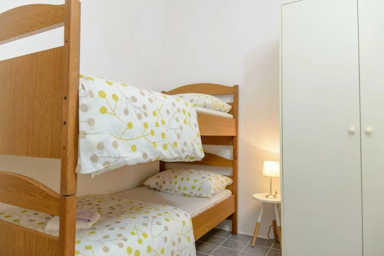 Apartment Vesna - Comfortable Trogir 0*,  Hırvatistan